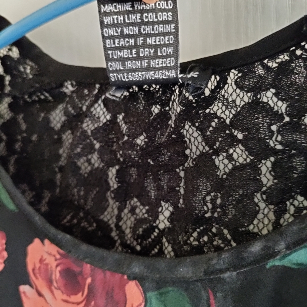 Rose Pattern Top 🌹 - Picture 4 of 4